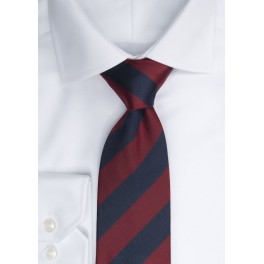 Klassisk og moderne stribet slips - navy/vin rød